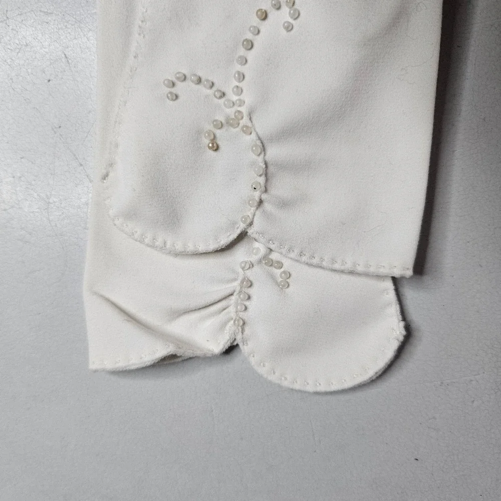 Vintage White Beaded Scalloped Wrist Length Formal Gloves Bridal Tea Party